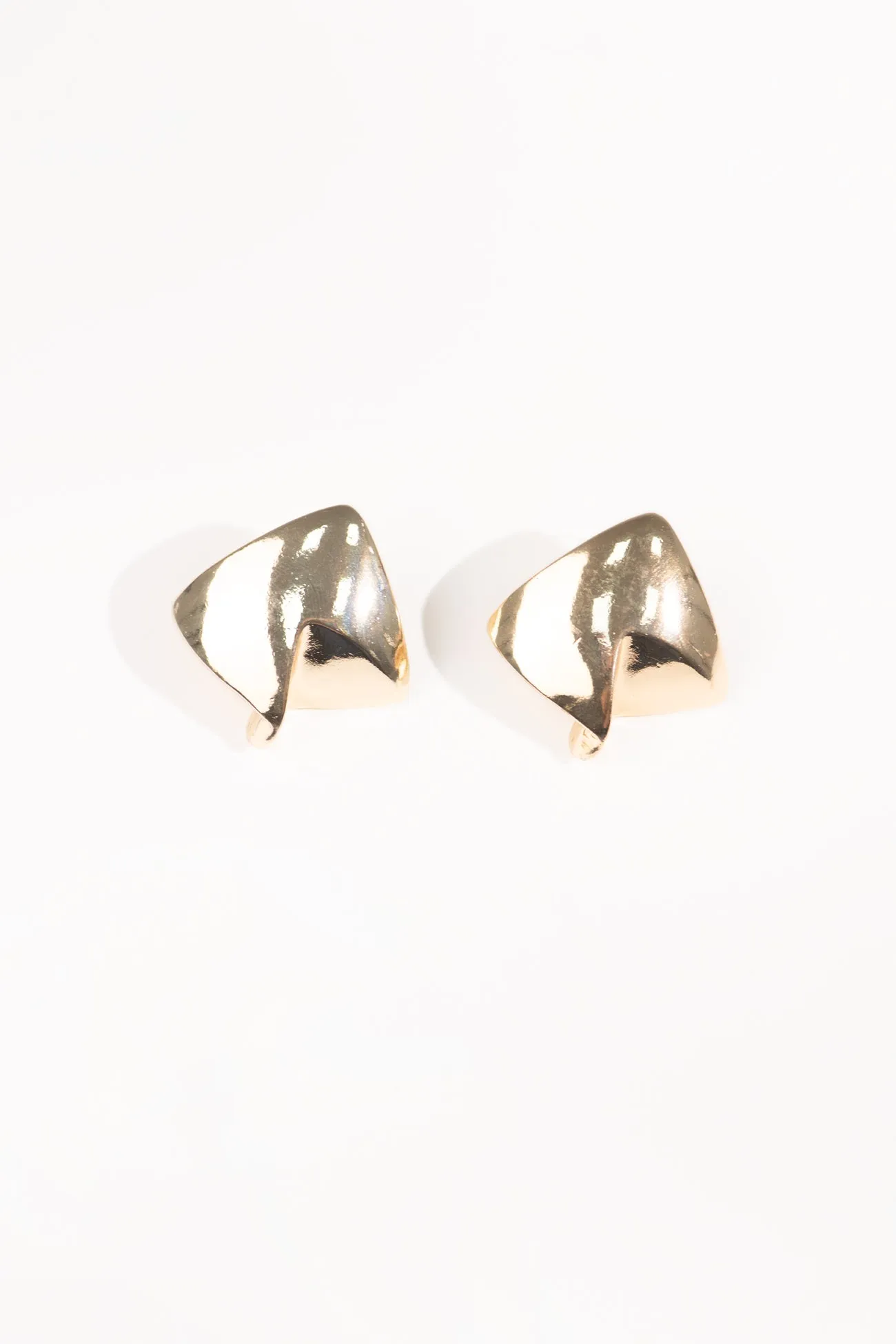 METALLIC TRIANGLE SHAPE EARSTUDS