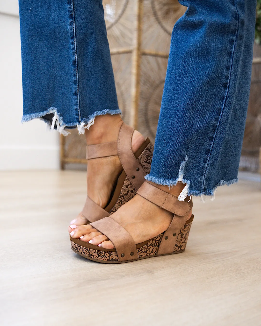 NEW! Very G Devon Wedge Sandals - Nude